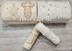 three white purses sitting on top of a wooden floor with the words, three's for me