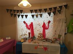 the table is set up for a party with decorations and gifts on it's sides