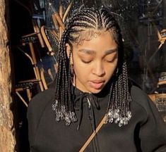 Short Cornrows For Black Women, Fulani Braids Short Hair, Kangol Hats Women Outfit 90s, Fulani Braids Hairstyles Designs Short, Short Fulani Braids With Curls, Protective Hairstyles Braids Natural, Fulani Braids Short, Big Fulani Braids