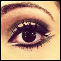 Ballet Makeup Stage Eyes, Nutcracker Makeup, Ballerina Makeup, Eyeliner Shapes, Ballet Hairstyles, Art Ballet, Performance Makeup