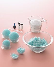 DIY epsom salt bath snowballs (tutorial) a great idea for homemade christmas gifts! Diy Kosmetik, Bath Ball, Diy Spa, Homemade Bath Products, Diy Body, Beauty Recipe, Home Made Soap