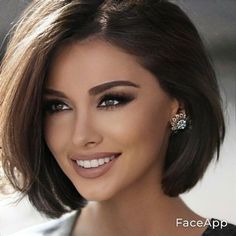 Mid Length Hairstyles For Wavy Hair, Bubble Bob Haircut 2024, Classic Bob Haircut, Κούρεμα Bob, Stylish Short Hair, Chin Length Hair, Hair Inspiration Short, Hairdos For Short Hair, Bob Hairstyles For Fine Hair