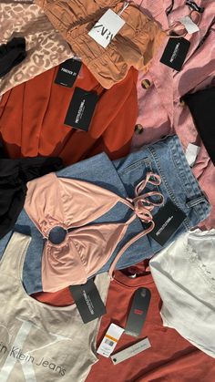 Date Night Aesthetic, Fashion Flatlay, Fashion Date Night, Aesthetic Vsco, Flatlay Styling, Flat Lay Photography, Fashion Mood Board, Thrift Store Finds, Night Aesthetic