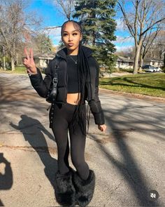 Cute Sweater Outfits Black Women, Cute Chill Outfits Black Women, Chill Outfits Black Women, Cutesy Style, Game Day Fits, Outfits Black Women, Day Fits