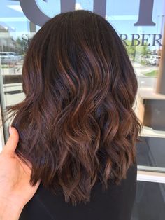 Balayage Hair Brown Medium Length, Dark Brown Lob Round Face, Midi Brunette Hair, Long Hair Baylage Brunettes, Dark Hair Lob Straight, Brunette Hair With Red Lowlights, Honey Caramel Balayage On Dark Hair Short, Fall Hair Medium Length Brown, Copper Low Lights For Brown Hair