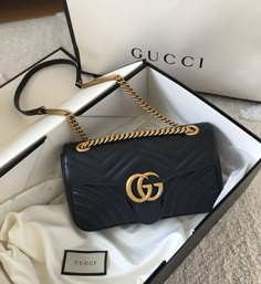 Gucci Purse Outfit, Pink Gucci Purse, Black Gucci Purse, Gucci Fashion Show, Vintage Gucci Purse, Designer Handbags Louis Vuitton, Purse Aesthetic, Designer Bags Louis Vuitton