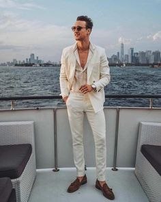 Mens Clothing Styles Modern Gentleman, Gentleman Guide, Gentleman Style Outfits, One Dapper Street, Gentleman Mode, Prom Blazers, Bride Costume, Groom Tuxedo, White Suit