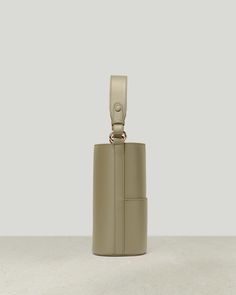 Bucket Bag Pistachio – Freja New York Chic Rectangular Khaki Bucket Bag, Chic Khaki Rectangular Bucket Bag, Chic On-the-go Bag With Interior Key Chain Holder, Weekender Bag, Pistachio, Ideal Home, Lip Balm, Bucket Bag, Sunnies