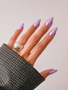 Birthday Nail Inspo Purple Bday Nails, Nail Inspo February, Violet Chrome Nails, Light Violet Nails, Ongles Violet Pastel, Violet Nails Lavender, Lavanda Nails, Nails Lilla, Almond Purple Nails