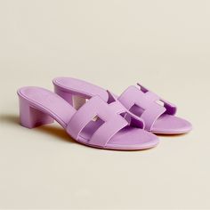 Brand New Hermes Epsom Calfskin Oasis Sandals In Violet Amthyste 2 Dust Bag, Box Included Color Code : Violet Amthyste Made In Italy Sandal In Epsom Calfskin With Iconic "H" Cut-Out. An Iconic Hermes Style, This Silhouette Is An Essential Piece In Every Wardrobe. 1.97" Heel Follow Us On Ig To See More Photos & Videos: Michelekatespade Hermes Heels, Hermes Sandals, Hermes Oran Sandals, Hermes Style, Rubber Sandals, Hermes Shoes, Women Sandals, Dream Shoes, Purple Fashion