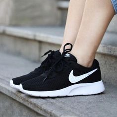 Black Tennis Shoes Outfit, Tennis Shoes Outfit Work, Black Tennis Shoes, Tennis Shoes Outfit, White Nike Shoes, Baby Nike, Black Nike Shoes, White Tennis Shoes, Womens Tennis Shoes