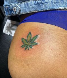 Tato Neck, Tato Naruto, Cute Thigh Tattoos, Green Tattoos, Leaf Tattoo, Sharpie Tattoos, Tasteful Tattoos