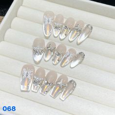 可選甲型: 長橢圓 中橢圓 長梯 短梯 068 Diy Rhinestone Nails, Nail Bracelet, Asian Nails, Cute Nail Art Designs, Nails Design With Rhinestones, Casual Nails, Glow Nails