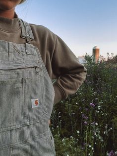 Work Outfits Women Construction, Carhartt Striped Overalls, Carhartt Bibs Outfit Women, Railroad Stripe Overalls Outfit, Bib Outfits Women, Bibs Outfit Women, Farm Work Outfit, Farming Outfits, Striped Overalls Outfits