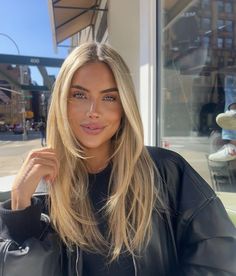 Blonde Front Layers, Paige Lorenze Hair, Goldie Locks, Fw 2024, Perfect Blonde Hair, Mom Hair, Summer Blonde Hair, Nyc Outfits, Blonde Haircuts