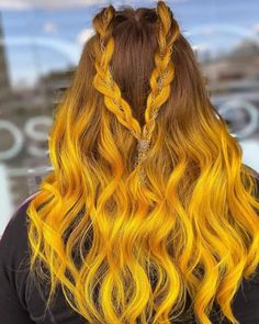 Toner For Yellow Hair, Yellow Hair Color Ideas, Hair Winter, Best Hair Stylist, Pulp Riot Hair Color, Trending Hair, Hair Messy