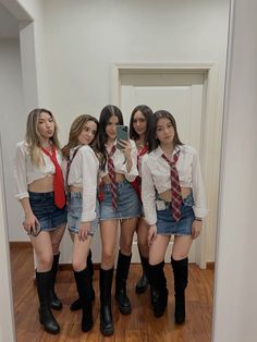 Rebelde Inspo Outfits, Rebelde Tour Outfits, Rebelde Concert Outfit Ideas, Latina Costume Ideas, Rebelde Halloween Costume, Rbd Halloween Costume, Rebelde Costume Halloween, Halloween Group Of 4, Rebelde Outfits Concert