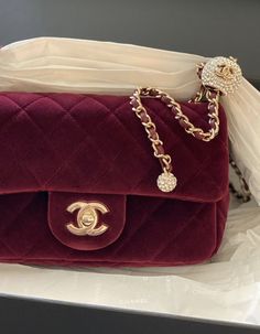 Street Style Handbags, Chanel Aesthetic, Dream Bag, Luxury Bags Collection, Bag Obsession, Sequin Dresses, Womens Designer Bags, Fashion Wishlist