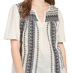 Brand New With Tags Approximate Length In Inches: 24 Pit To Pit: 21 - Split Neck - Short Sleeves -Lavish Front Embroidery A11 Crochet Lace Tank Top, Bohemian Style Clothing, Women Floral Blouse, Nordstrom Women, White Sleeveless Blouse, Bohemian Tops, Lace Tank Top, Bohemian Clothes, Lace Shirt