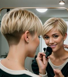 Short Wavy Undercut, Pixie Blonde Hairstyles, Bowl Haircut Women, Modern Short Haircuts, Short Wedge Hairstyles, Short Wedge Haircut, Short Haircuts Ideas, Kort Bob, Pixie Haircut Ideas