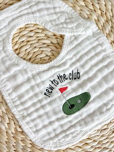 Announce your newest addition to the team with our Baby Golf Bib! Perfect for little ones who WILL SOON love the game, this bib will keep them clean and stylish while showing off their future golf skills. Tee up your baby's cuteness with this adorable bib. (No mulligans necessary.) Golf Baby Showers, Diy Baby Bibs, Golf Baby, Personalized Golf Gifts, Boys Golf, Gift For Newborn, Golf Event, Cadeau Baby Shower, Golf Gift