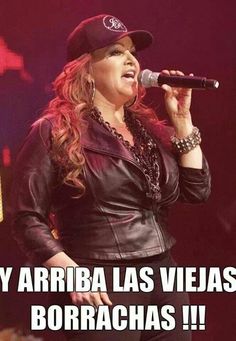 a woman singing into a microphone with the caption, hey arriba las viejas borrachas