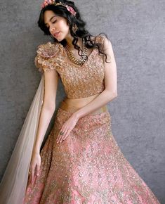 11+ Lehenga Dupatta Draping Styles for You Pastel Lehenga Designs, Lehenga Dupatta Style, Trendy Lehenga Designs, Plain Lehenga, Lehenga Images