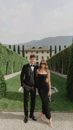 lake como wedding 
kai havertz 
sophia weber Photoshoot London, Couple Fits, Couples Vibe, Couple Picture Poses, Prom Pictures