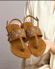 Pakistani Shoes, Trending Summer Nails, Trendy Slippers, Punjabi Jutti, Wedding Mehndi, Master Decor, Fancy Jewellery, Modern Wedding, Mehndi Designs