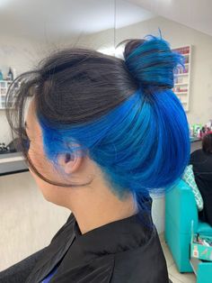 Electric Blue Peekaboo Hair, Blue Picaboo Hair, Blue Undercut Hair, Blue Undercut, Blue Hair Underneath, Under Hair Color, Bob Pendek, Hidden Hair Color, Dyed Hair Blue