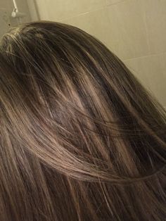 Light Streaks In Brown Hair, Beauty Hair Color, Brunette Hair With Highlights, Hair Streaks, Dyed Hair Inspiration, Hair Stylies, Brown Hair With Highlights, Haircuts For Long Hair, Hair Dye Colors