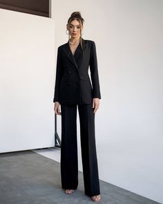 Three piece pantsuit for women: wide leg pants with high rise, Crop bustier top and lined blazer Please note suit measurements  Pants length outerseam is 45,6 inches or 116 cm Sleeve length 24 inches or 61 cm Blazer length 29,1 inches or 74cm Our Womens Blazer Trouser Suit for office, business meetings, formal events and special occasions. Also perfectly combines with sneakers so after a long and tiring business day you can change you heels to sneakers and still look chic. DETAILS -  wide leg pa Pantsuit For Women, Formal Suits For Women, Outfit Mit Blazer, Women Wide Leg Pants, Future Lawyer, Black Pantsuit, Woman In Suit, Woman Suit, Classic Clothes