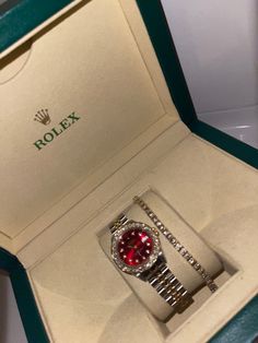 Luxury Gifts For Women Most Expensive, Luxury Gifts Aesthetic Women, Expensive Gifts For Women, Rolex Aesthetic, My Dream Wedding, Rolex Watches Women, Fancy Watches, Expensive Jewelry Luxury, Watches Women