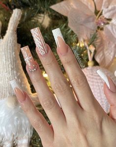 Holiday Manicure, Ballet Nails, Winter Nails Acrylic, Nagel Tips, Ombre Acrylic Nails, Christmas Nails Easy, Christmas Gel Nails, French Acrylic Nails, Snowflake Nails