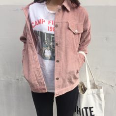 Retro Baby Jacket Mode Tips, Blazer Outfit, Jacket Outfit, Outfit Trends, Mode Inspo, Designer Shorts, Corduroy Jacket, Looks Style, Mode Inspiration