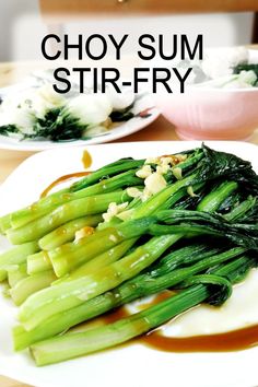 Bok choy vs choy sum.  They are Asian greens popular in Chinese cooking. With bok choy and meatball soup recipe. Choy Sum Recipe Stir Fry, Choy Sum Recipe, Chinese Dessert Recipe, American Chinese Food, Asian Greens, Meatball Soup Recipes, Choy Sum, Asian Recipe