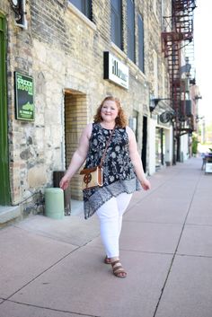 Plus Size Travel Outfits, Plus Size Travel Clothes, Summer Girls Trip, Plus Size Travel, With Wonder And Whimsy, Stratford Ontario, Wonder And Whimsy, Plus Size Summer Casual, White Skinnies