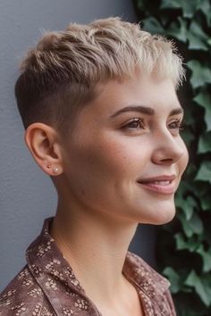 Blond Pony, Pretty Short Hair, Short Curly Hairstyles For Women, Cute Cuts, Funky Hairstyles, Short Bob, Pompadour, Short Curly