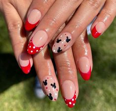 Red Black And White Disney Nails, Classy Disney Nails Art Designs, Cute Nail Designs Disney, Mickey Mouse Almond Nails, Almond Shaped Nails Designs Disney, Easy Minnie Mouse Nails, Short Mickey Mouse Nails, Minnie Mouse Nails Simple, Disney Nail Designs Short Nails