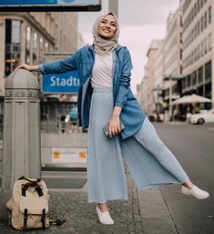 Fesyen Islam, Hijabista Fashion, Estilo Hijab, Oversized Denim Shirt, Modern Hijab