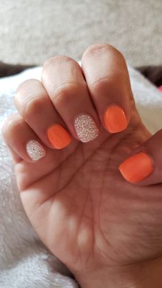 Gel Nail For Summer, Mail Color Combinations, June Manicure Ideas, Spring Color Nails Gel, Orange Nail Color Ideas, Beach Sns Nails, Vacation Nails Dip, Cute Beach Nails Short, Gel Nails Ideas Short Simple One Color