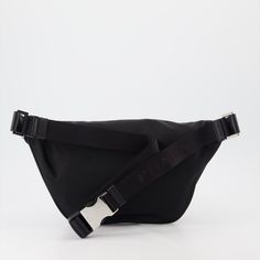 Sac banane en Re-Nylon Prada pour homme. Modern Nylon Belt Bag With Removable Pouch, Designer Black Belt Bag With Removable Belt, Designer Black Belt Bag With Belt Loops, Functional Nylon Bags With Removable Belt, Black Nylon Belt Bag With Belt Loops, Prada Belt Bag, Prada Men, Triangle Logo, Adjustable Belt