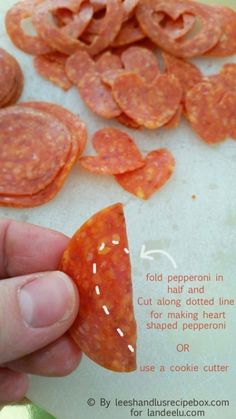 a person is holding up slices of pepperoni on a piece of paper with instructions for how to cut them