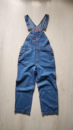 Union Bay Vintage 90s Blue Denim Dungarees, Painter Bib Overalls, Workwear Carpenter 100% Cotton * like new, perfect condition, a little red stain on right leg * they are size medium and will best fit a medium to large Please check the measurements (lying flat): * waist = 17.9 in / 45.5 cm * hips: 22 in / 56 cm * inseam: 26.5 in / 67.5 cm * top of bib to crotch: 23 in /58.5cm * crotch to shoulders (max length of straps): 33.45 in / 85 cm * leg width: 9 in / 23 cm * fits a size M-L Blue Workwear Overalls, Retro Dark Wash Bib Front Overalls, Vintage Denim Blue Bib Front Overalls, Vintage Dark Wash Bib Front Overalls, Non-stretch Blue Denim Overalls, Denim Dungarees, Red Stain, Bib Overalls, Dungarees