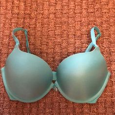 Nwot Victoria Secret Push Up Bra Size 34dd Great Condition Never Worn Straps Can Be Worn Criss Cross Also Moderate Push Up Smoke Free Home Girl Shopping, Bra Styles, Push Up Bra, Bra Sizes, Girls Shopping, Victoria Secret, Criss Cross, Women's Intimates, Mint Green