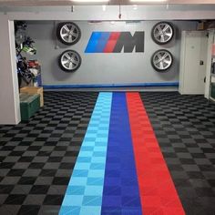 30 Garage Floor Ideas...and how to create them!!! Bmw Garage Ideas, Auto Detailing Garage Ideas, Painted Garage Walls, Floor Tile Ideas, Diecast Cars Display, Garage Design Interior