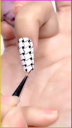 DIY black fingernail designs. Swirl black nail designs. Cute Cali designs. White tip nails with black designs. Nail Designs To Do At Home, Beginner Gel Nail Art, Fun Spring Nails 2024, Simple Nail Art Designs For Beginners, Simple Nail Art For Beginners, Easy Diy Nail Art For Beginners, Nail Design For Beginners, Nail Art Designs Tutorial, Easy Nail Designs For Beginners