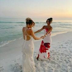 Beachy Birthday Dress, Bahamas Outfit Aesthetic, Holiday Outfits Abroad, Friend Vacay Pics, Boujee Vacation Outfits, Sunset Picnic Outfit, Holiday Pics To Recreate, Dubai Outfit Aesthetic, Vacay With Bestie