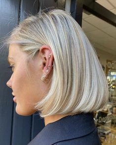 Blonde Bob Inspiration, Platinum Blonde Balayage Bob, Scandi Blonde Bob, Ashy Blonde Bob, Medium Blonde Bob, Blonde Bob Hair, Ash Blonde Hair Color, Platinum Bob, Blonde Balayage Bob