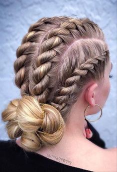 Lob Curly Hair, Razored Haircuts, Peinados Fáciles Para Cabello Corto, Ombre Hair Color, Braids For Long Hair, Ombre Hair, Trendy Hairstyles, Braid Styles, Bun Hairstyles